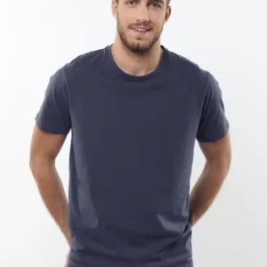 Ανδρικό βαμβακερό Indigo t-shirt κοντομάνικο από 100% βαμβάκι, με regular fit γραμμή, απαλή υφή και άνετη εφαρμογή για κάθε μέρα. Ιδανικό για casual εμφανίσεις και διαθέσιμο σε 15 μοντέρνα χρώματα.